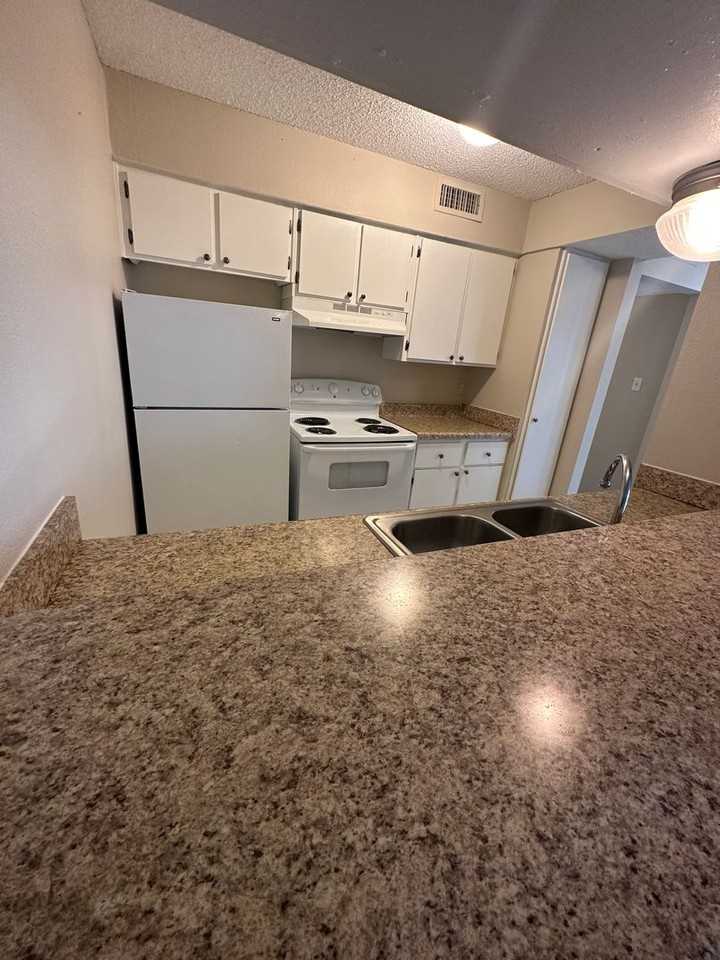 6687 Whispering Oak Pl - Photo 4 of 8