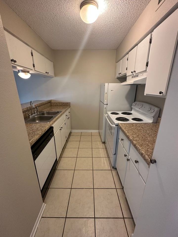 6687 Whispering Oak Pl - Photo 5 of 8