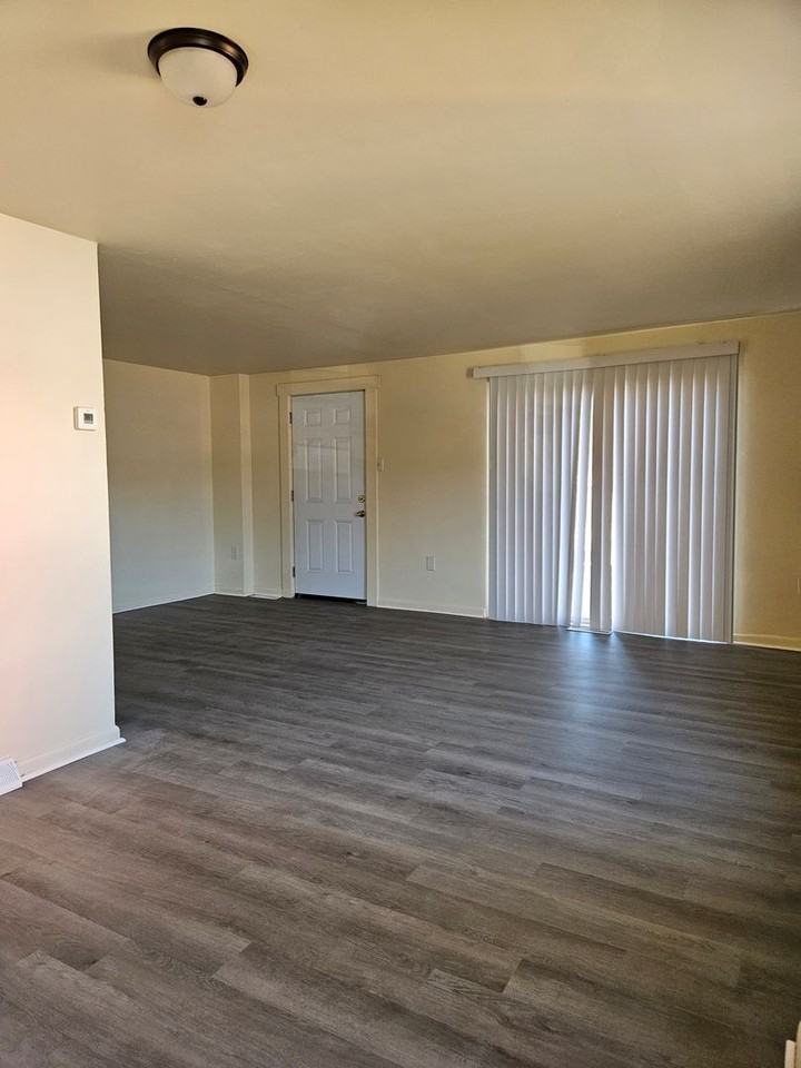 906 E King St - Photo 4 of 13