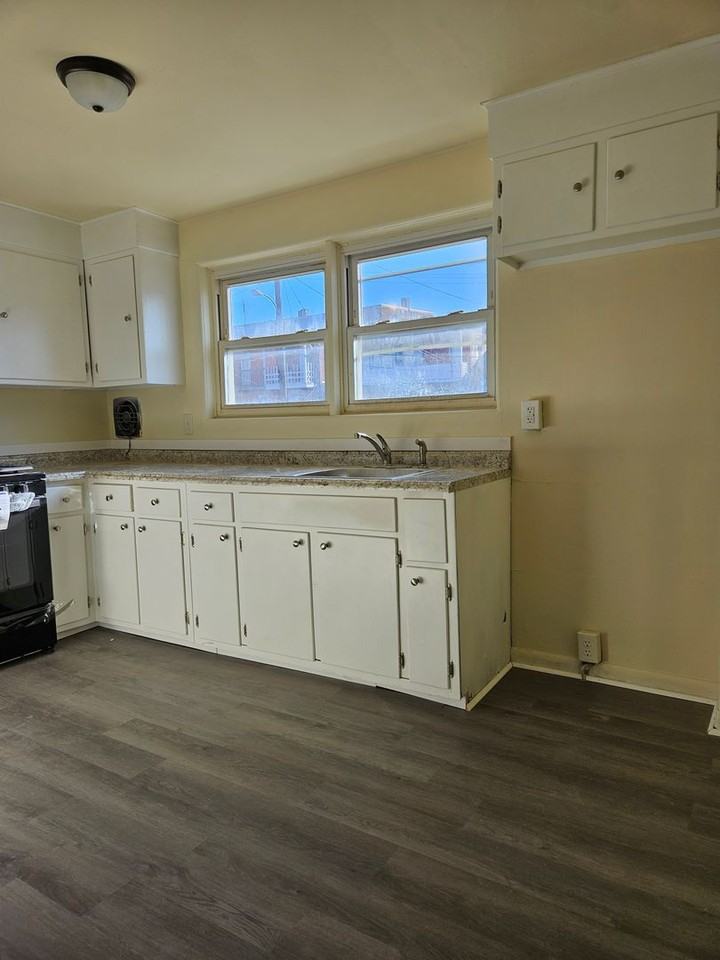 906 E King St - Photo 5 of 13