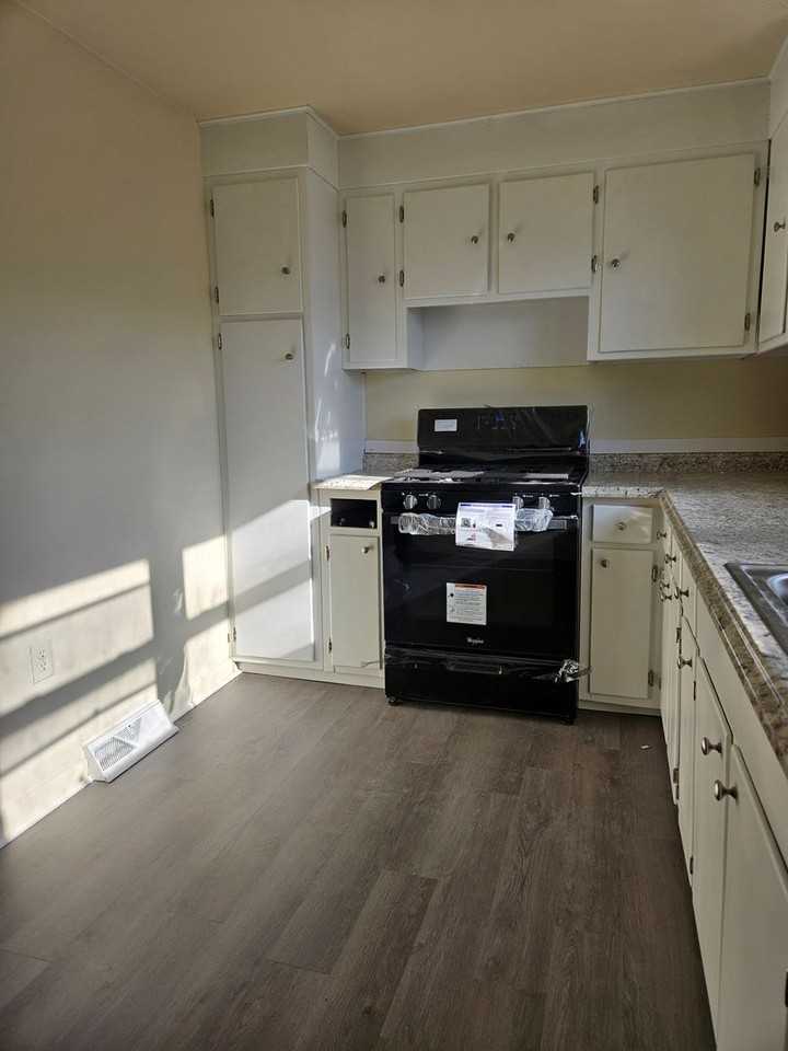 906 E King St - Photo 6 of 13