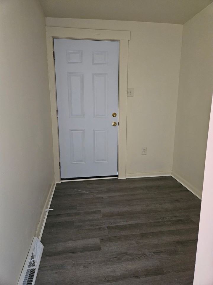 906 E King St - Photo 7 of 13