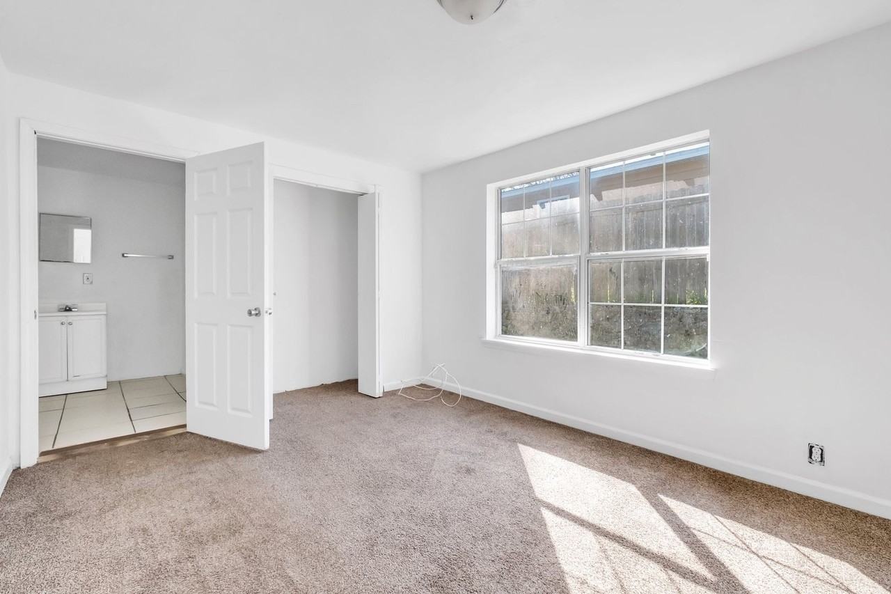817 Dover St - Photo 2 of 24