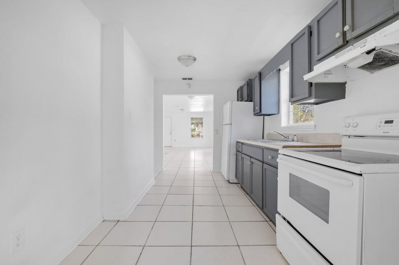 817 Dover St - Photo 3 of 24