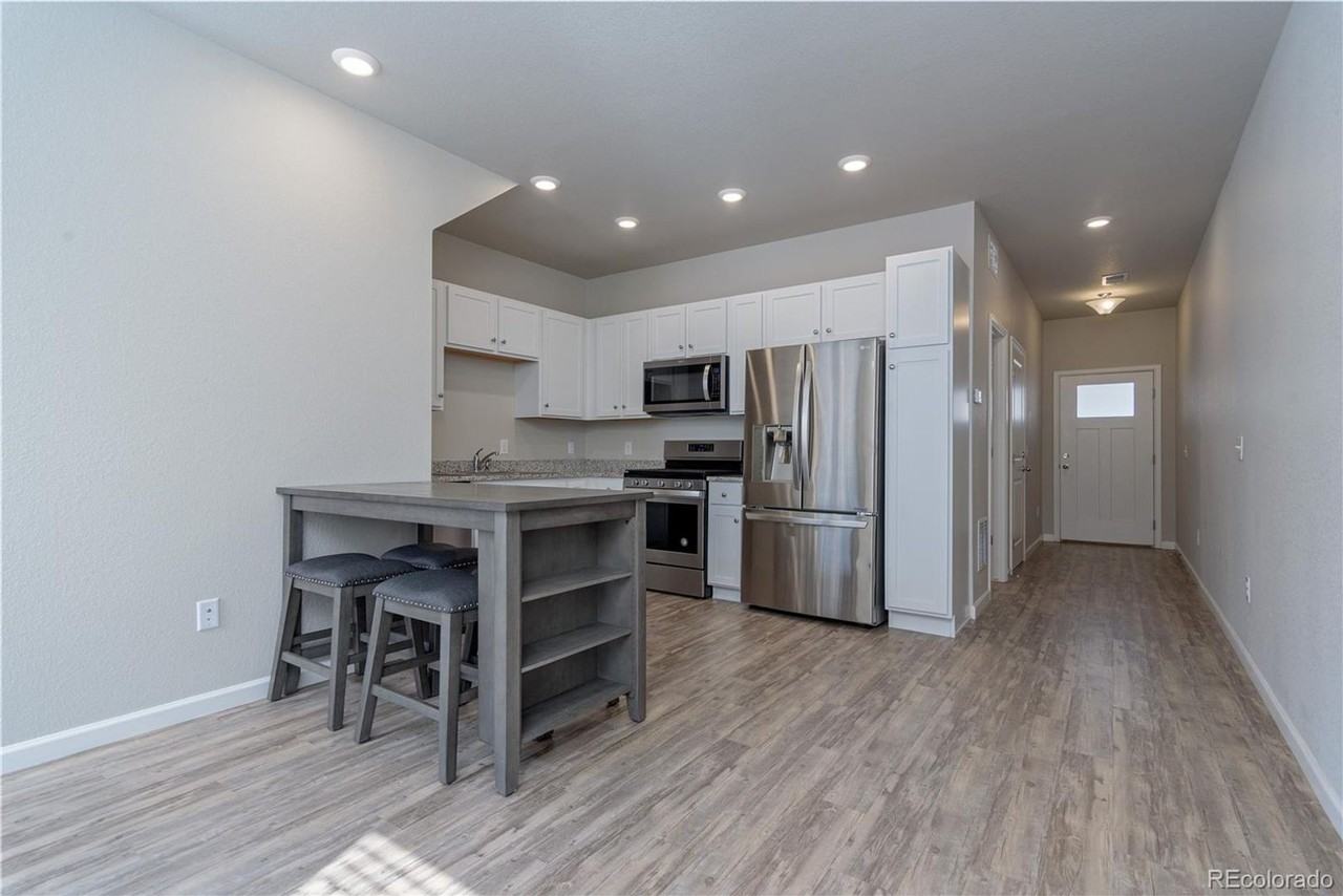 1049 Oak Cir - Photo 5 of 22