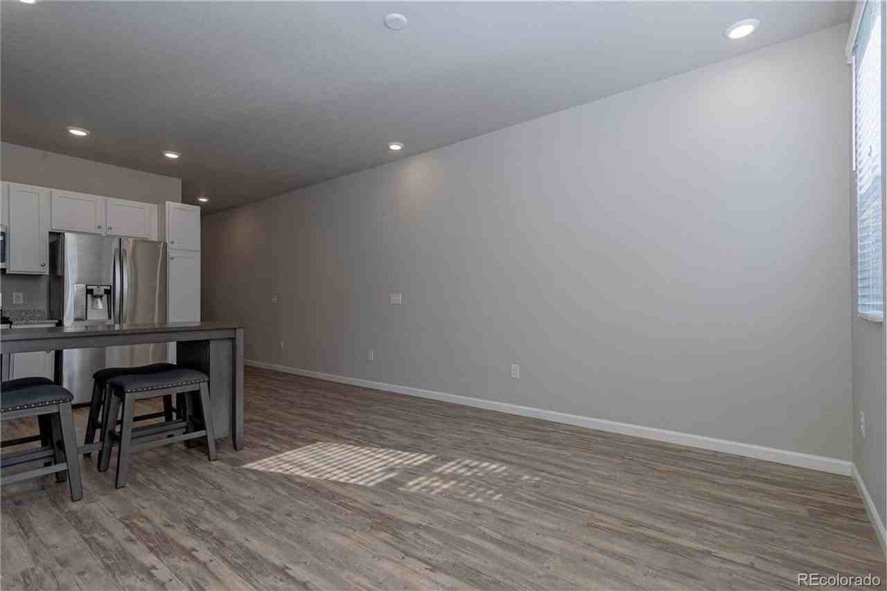 1049 Oak Cir - Photo 6 of 22