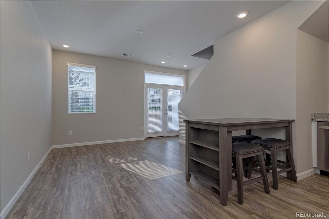 1049 Oak Cir - Photo 7 of 22