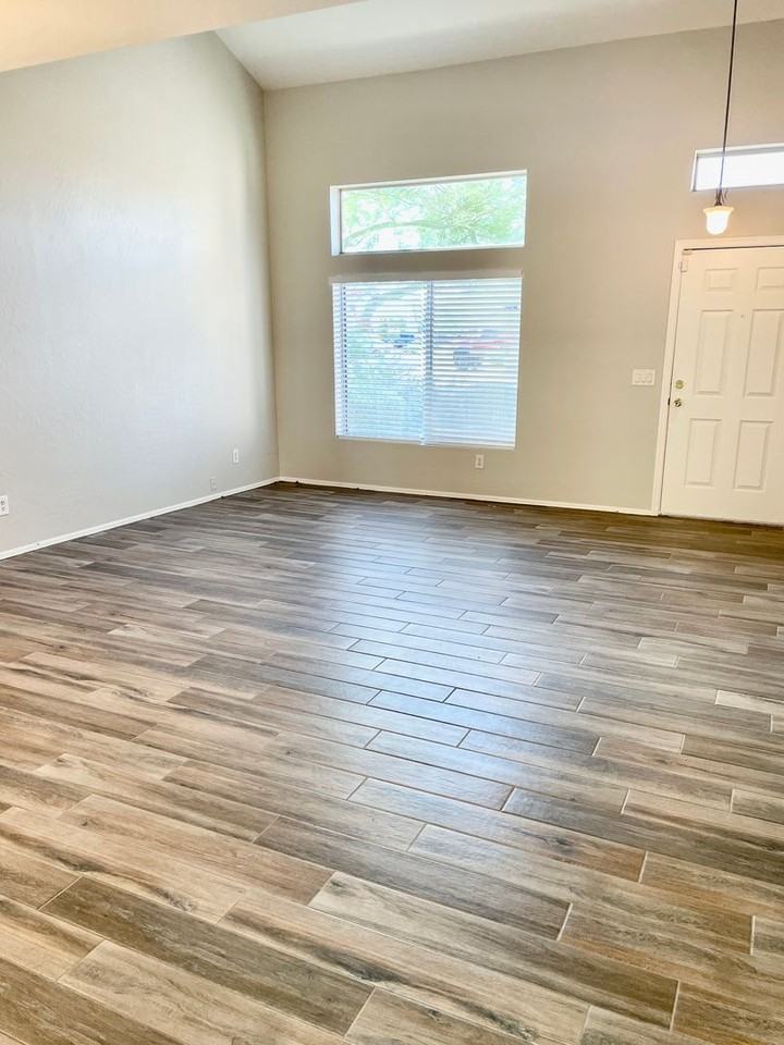 9820 W Pioneer St - Photo 6 of 43