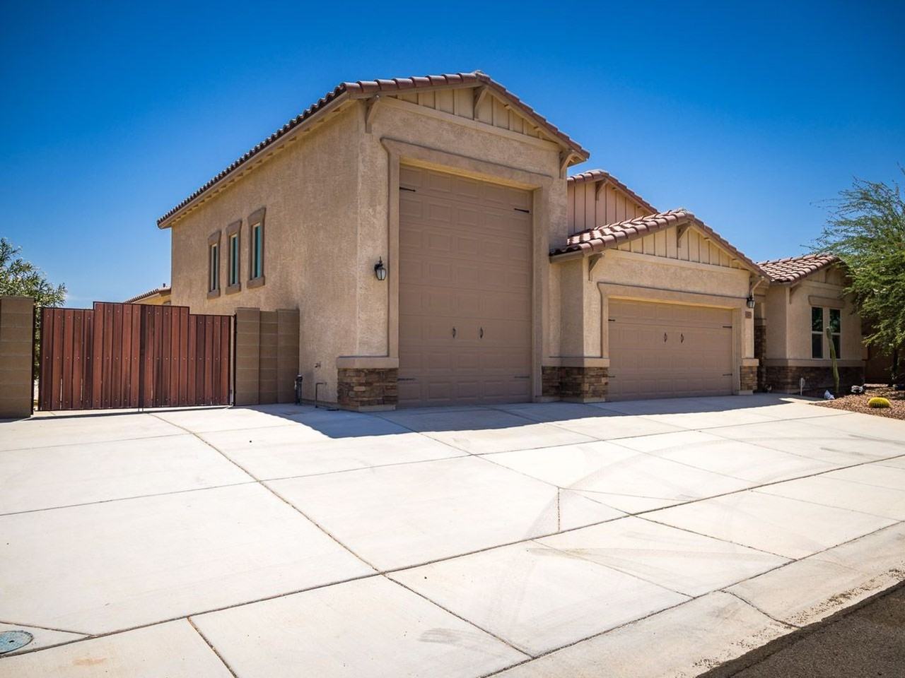 12193 S Laurel Ln - Photo 2 of 50