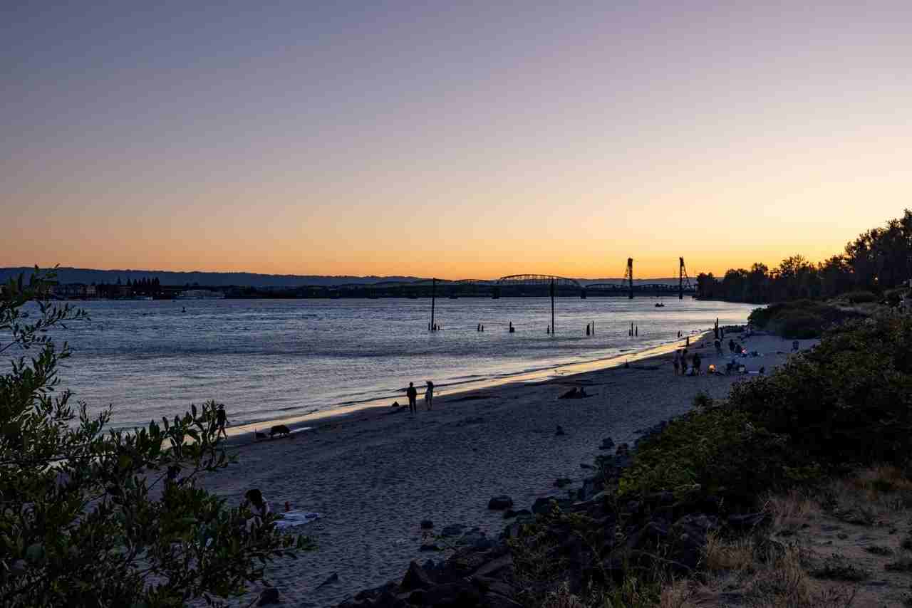 1728 Se Columbia River Dr - Photo 3 of 25