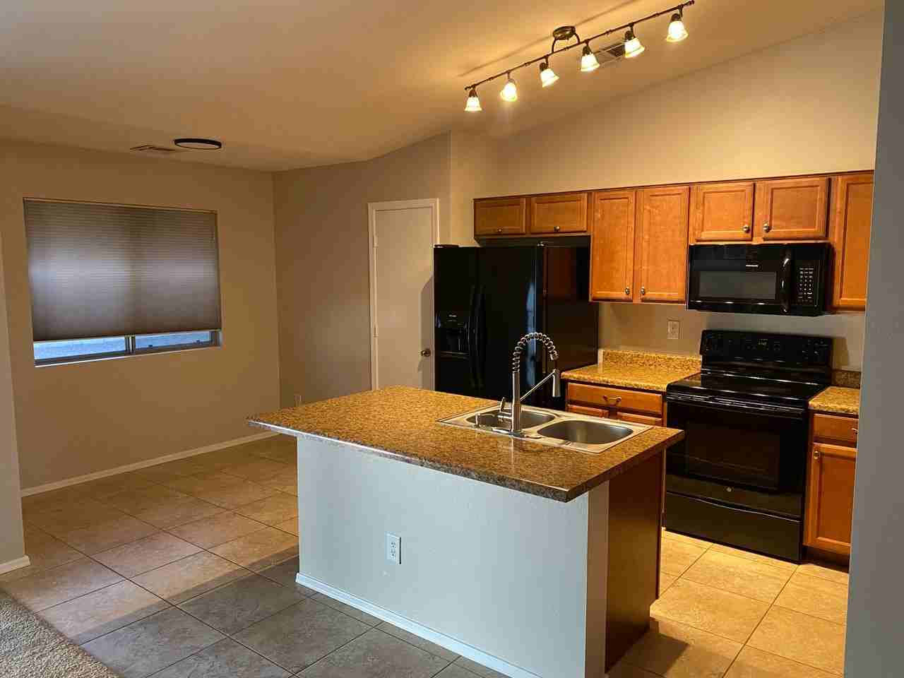 9847 W Lone Cactus Dr - Photo 4 of 31