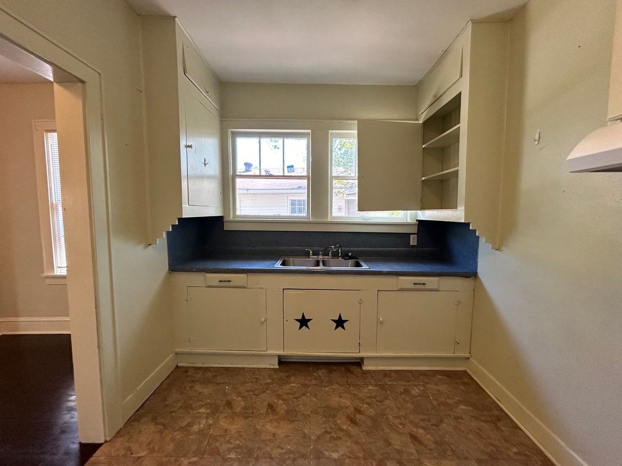 141 Olive St - Photo 6 of 12