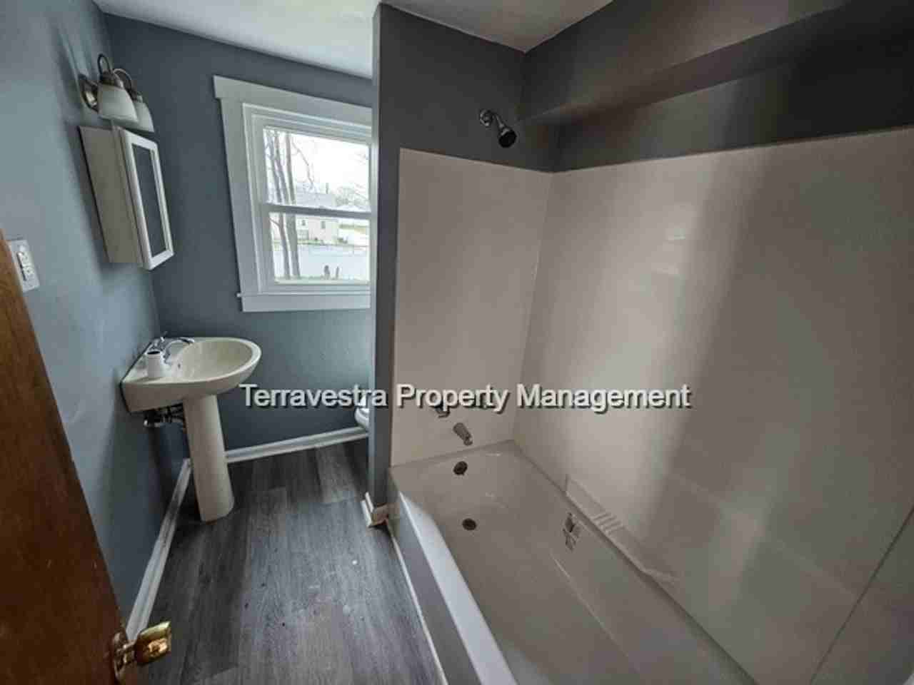 240 Billings Ave - Photo 2 of 12