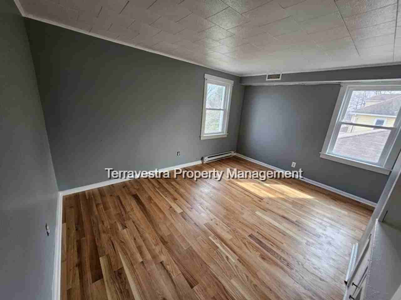 240 Billings Ave - Photo 3 of 12