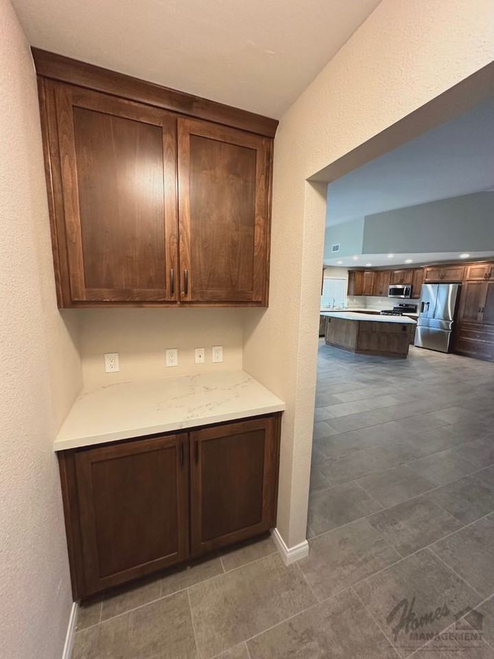 610 Sunset Ct - Photo 5 of 21