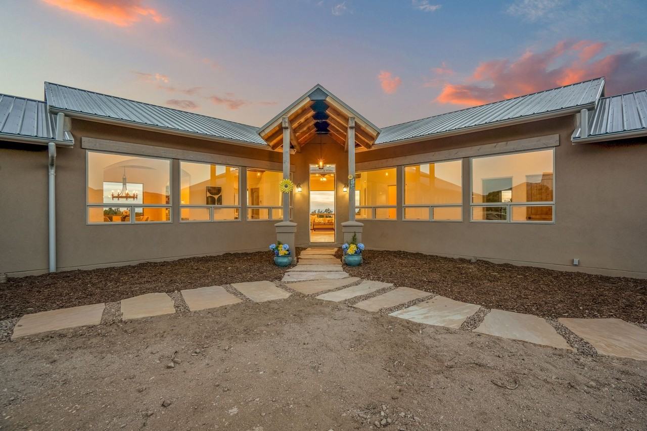 35 Heather Ln - Photo 3 of 31