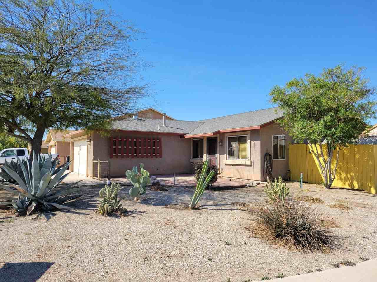 1099 Walnut St - Photo 2 of 22