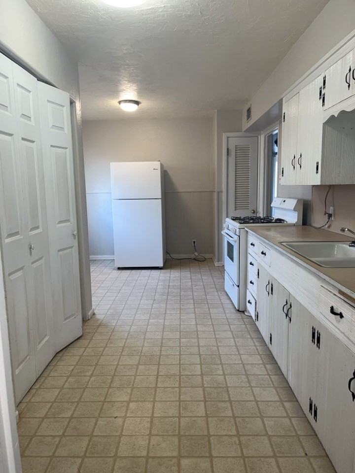 2502 Rice Ave - Photo 2 of 16