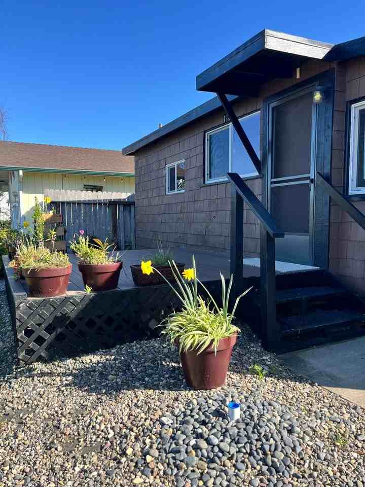 1130 Marengo Dr - Photo 2 of 12