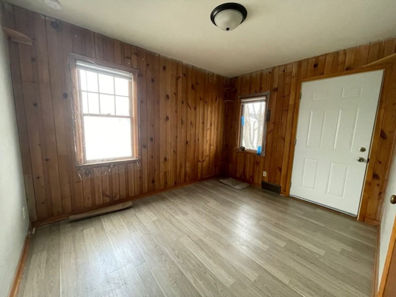 2412 E 8th St - Photo 3 of 6