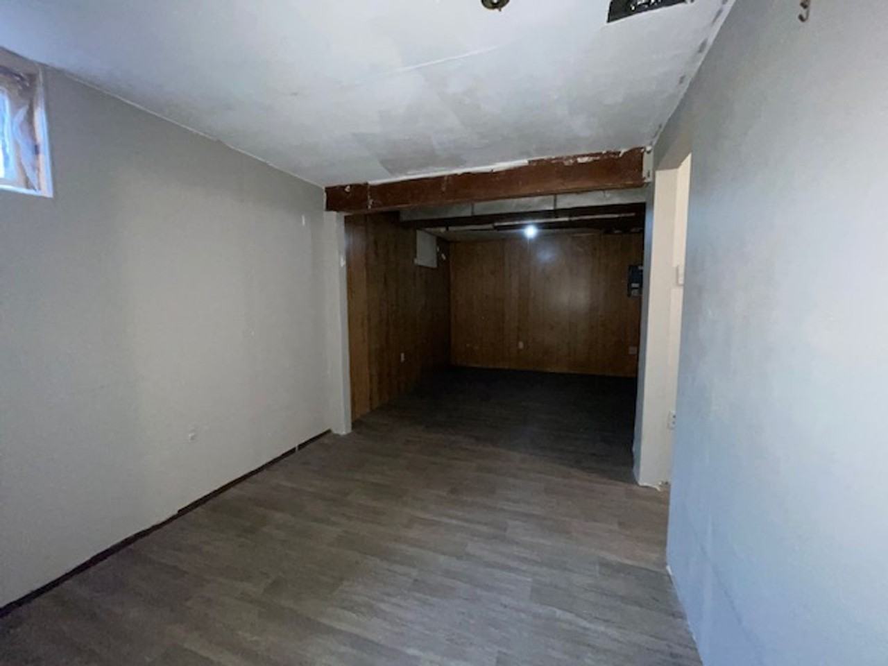 2412 E 8th St - Photo 6 of 6