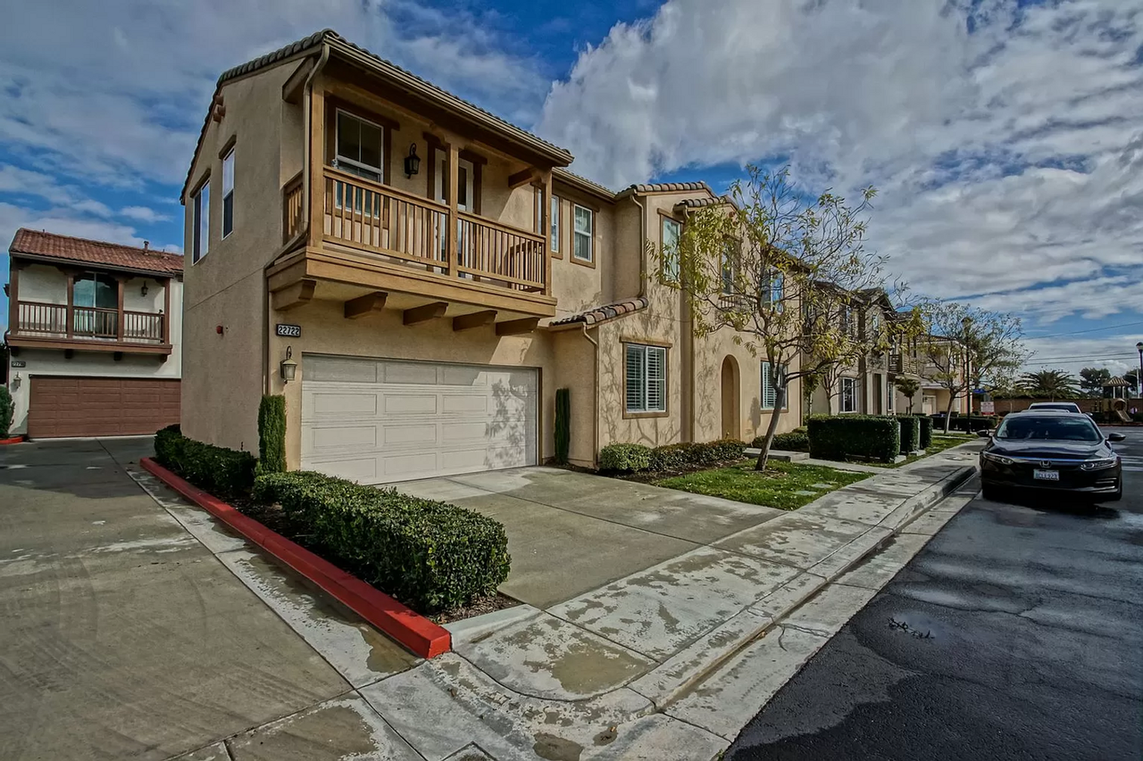 22722 Meyler St - Photo 2 of 34