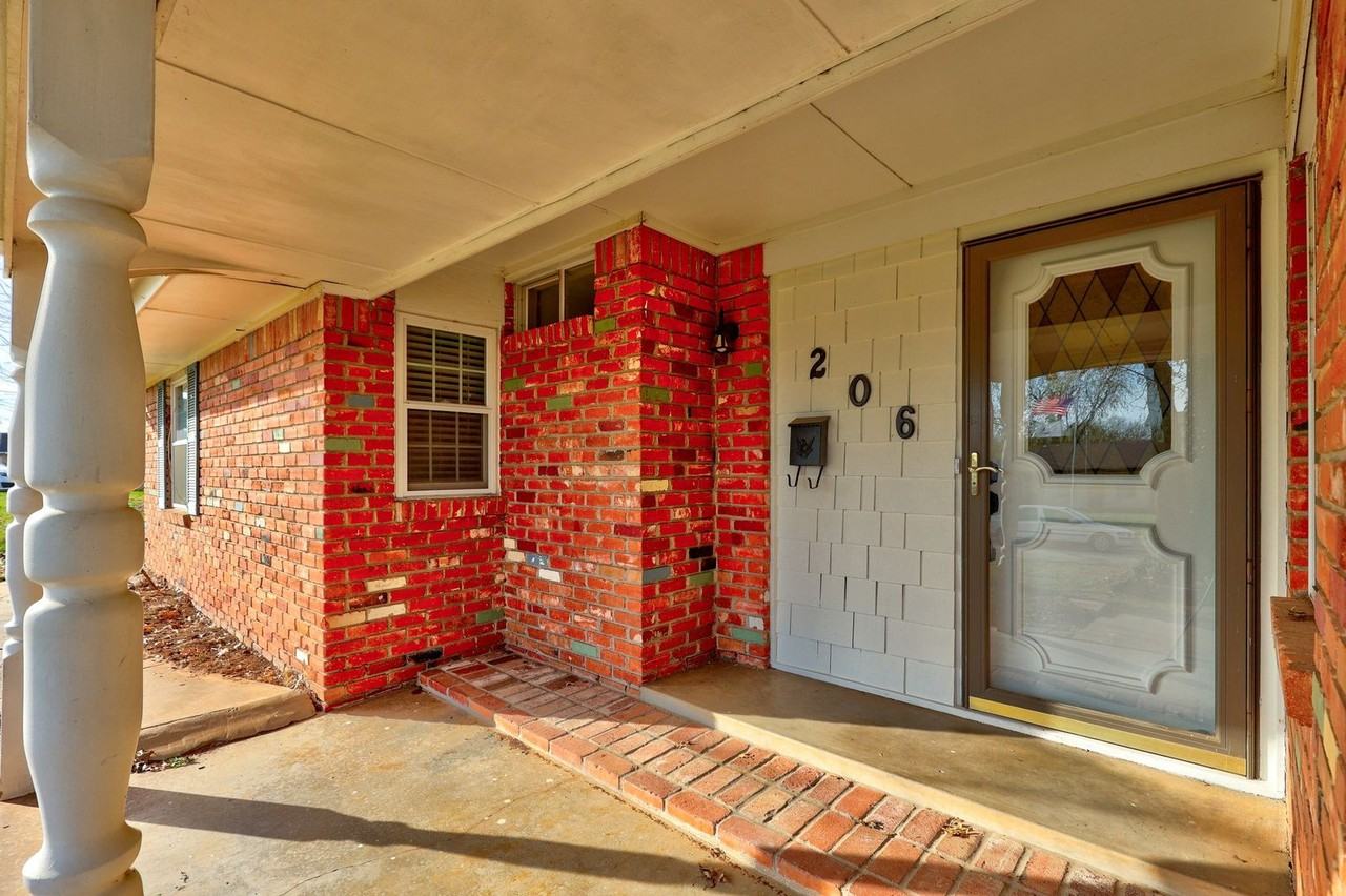 206 Del Mar Drive - Photo 2 of 33