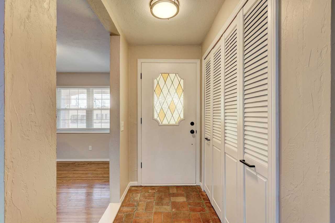 206 Del Mar Drive - Photo 3 of 33