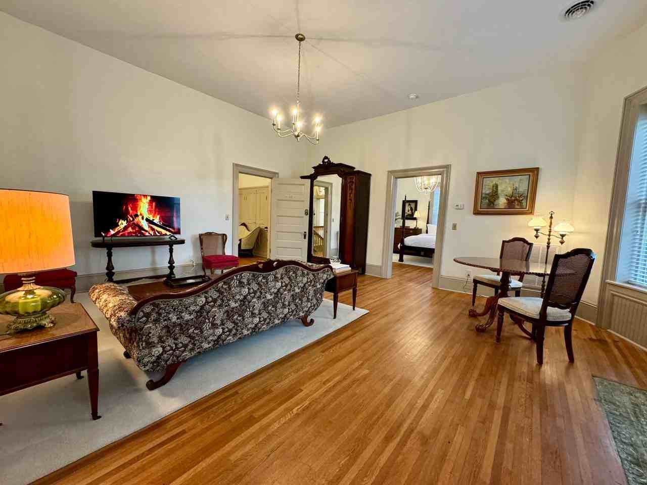 1319 North Main Street - Photo 2 of 18