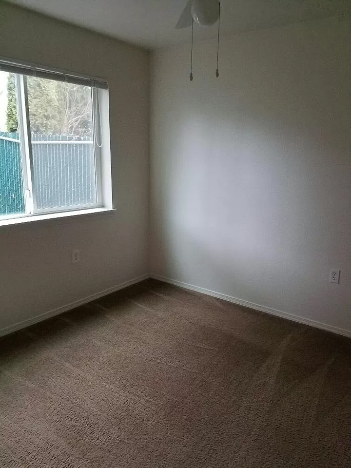 Dearborn Square Apartments - Photo 3 of 8