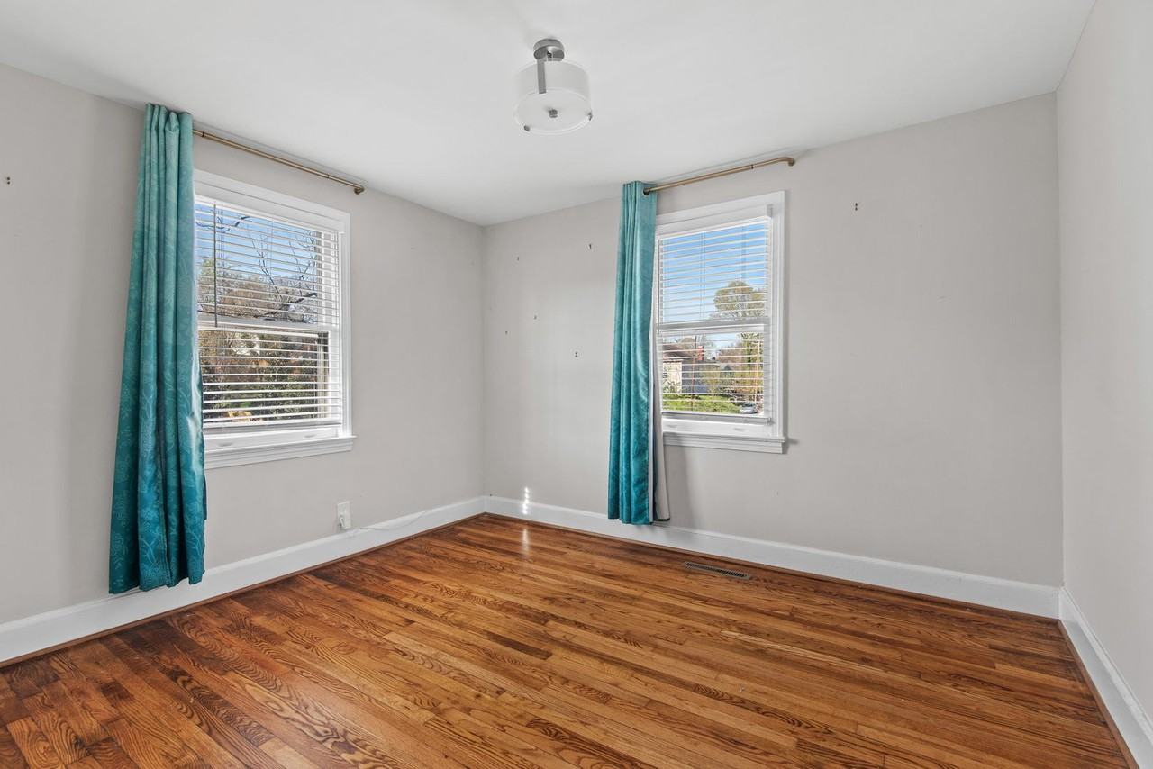 601 N Elizabeth St - Photo 6 of 22