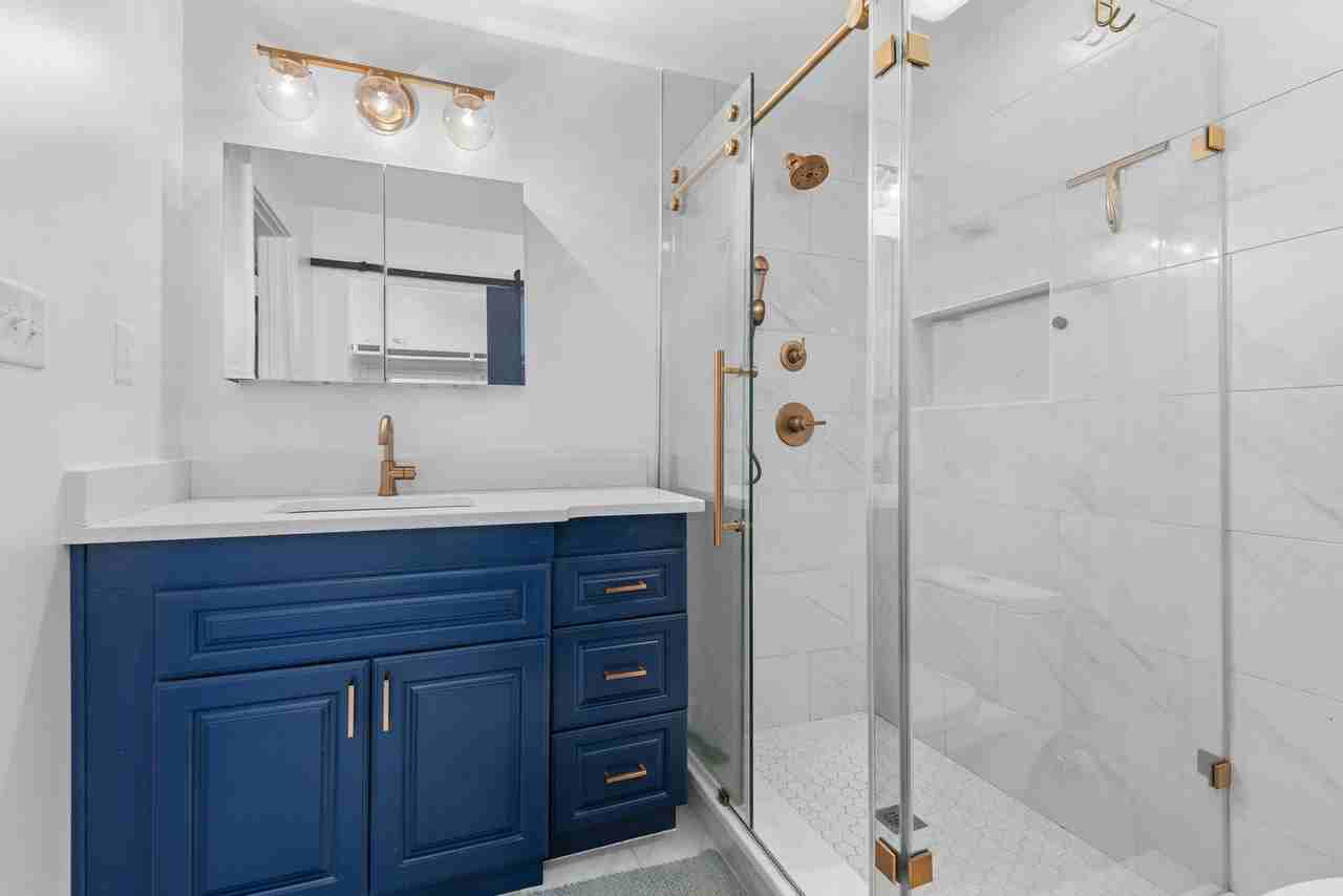 601 N Elizabeth St - Photo 7 of 22