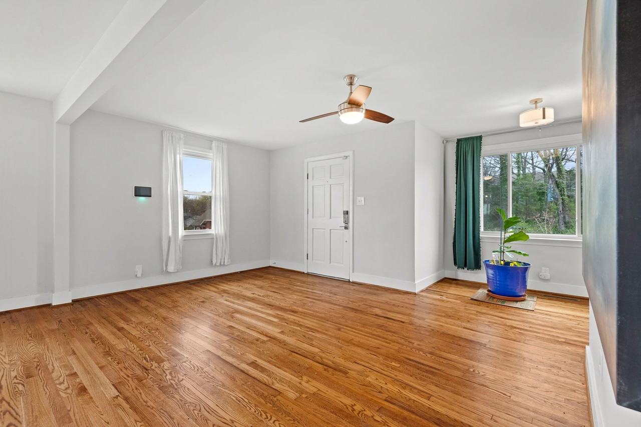 601 N Elizabeth St - Photo 4 of 22