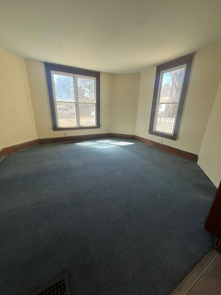 1229 Blandy Ave - Photo 3 of 14