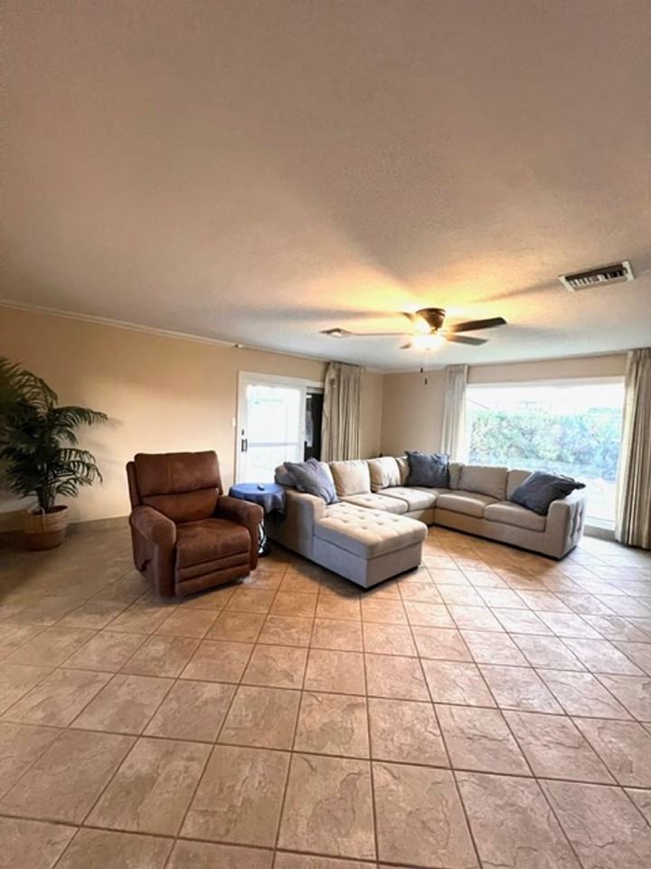 855 W 19th Pl - Photo 3 of 18