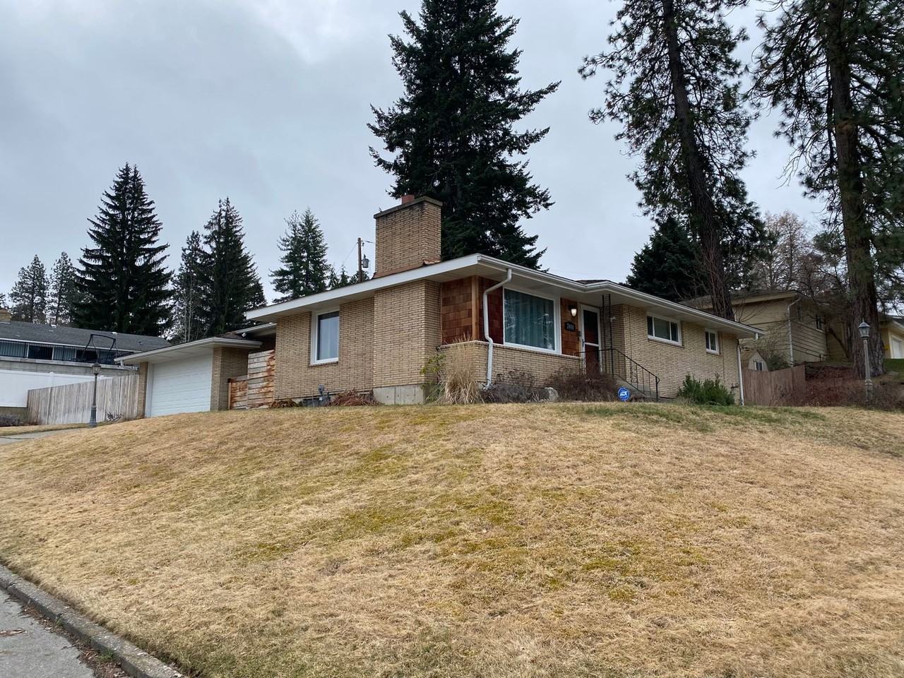 7808 N Fox Point Dr - Photo 2 of 26