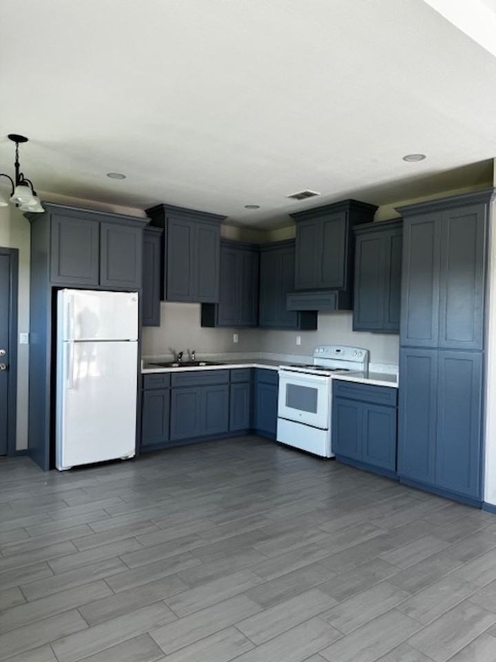 1521 W St Francis Ave - Photo 3 of 12