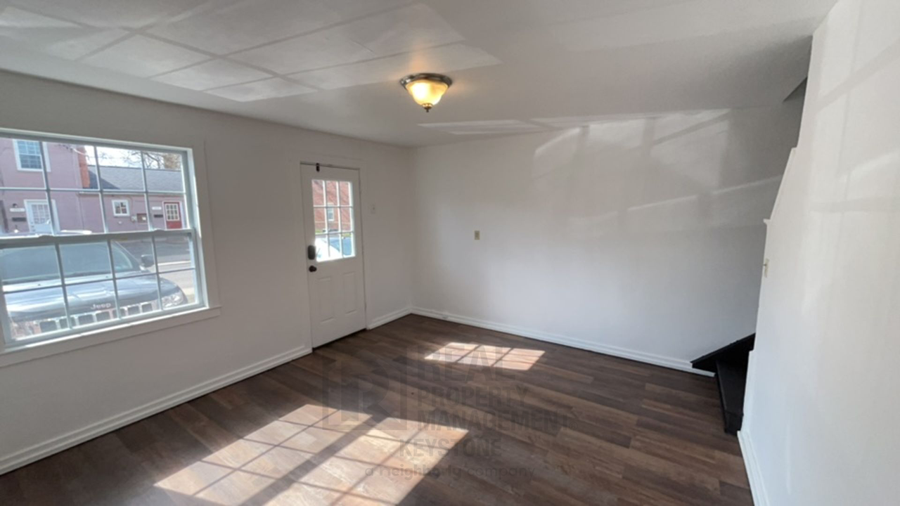 138 Delaware Dr - Photo 3 of 19
