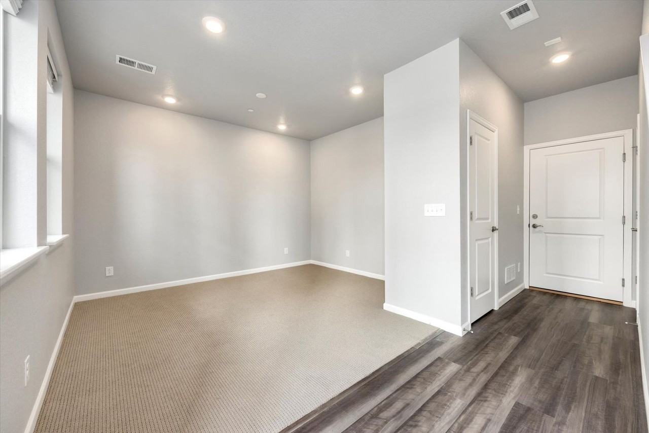 7030 Cumbria Ct - Photo 4 of 27