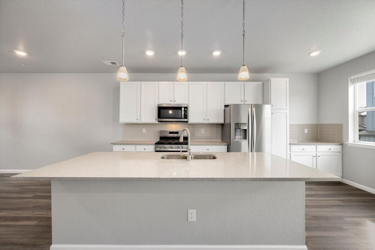 7030 Cumbria Ct - Photo 6 of 27