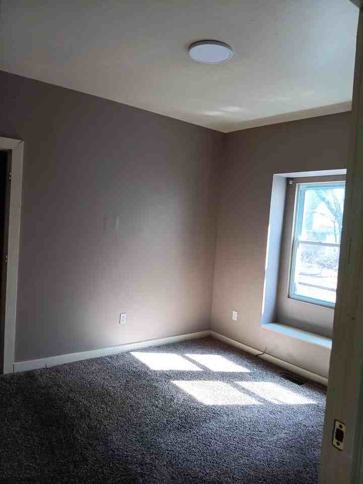 505 Rentschler St - Photo 2 of 9