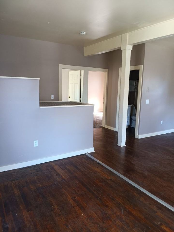 505 Rentschler St - Photo 6 of 9