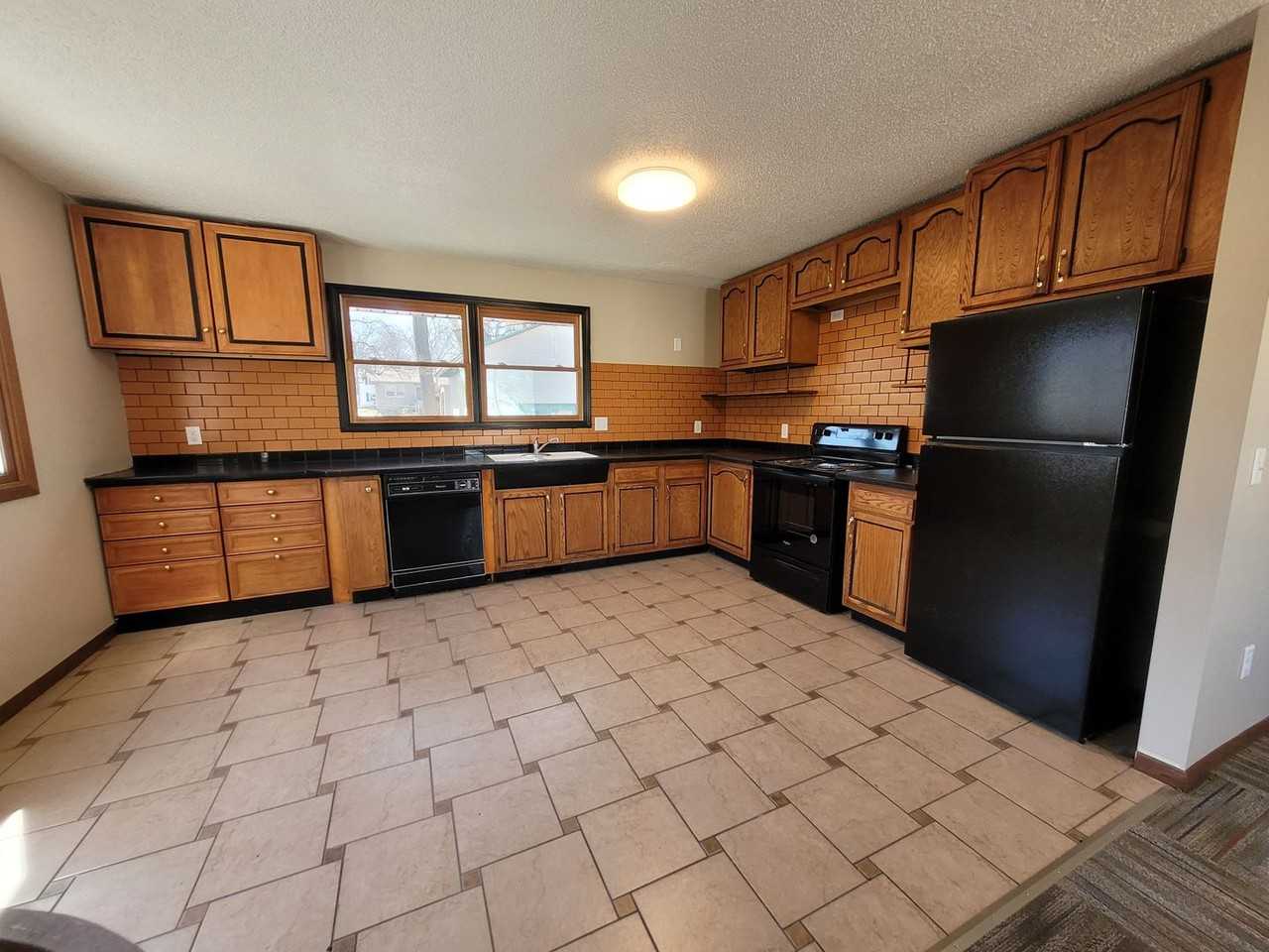 229 Hart Ave - Photo 2 of 32
