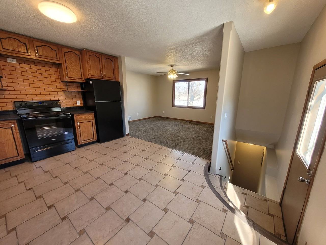229 Hart Ave - Photo 3 of 32