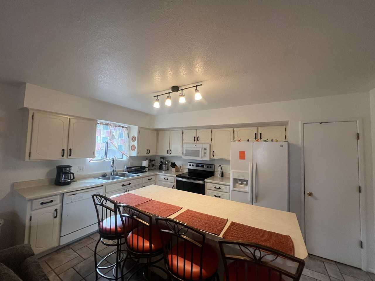 501 Suffolk Dr - Photo 6 of 20