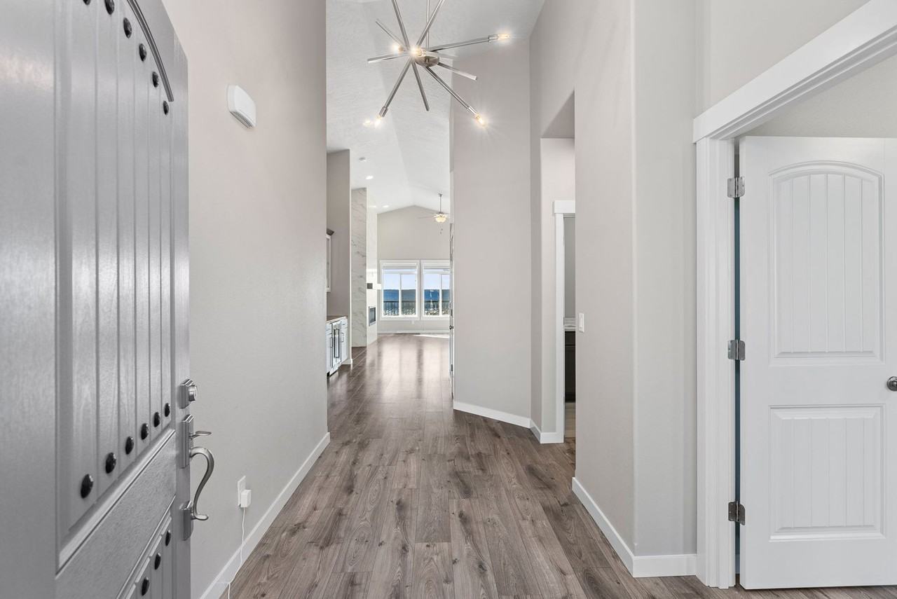 4740 W Derek Ave - Photo 3 of 48