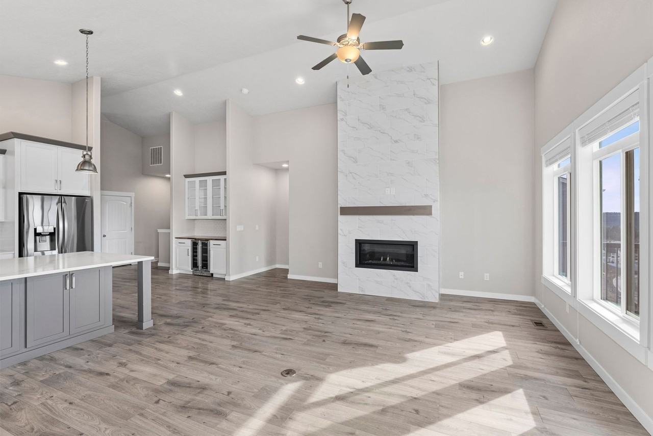 4740 W Derek Ave - Photo 5 of 48
