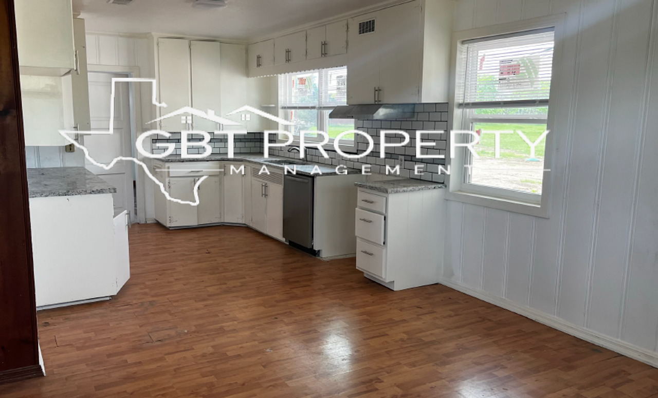 2045 Fm 1245 W - Photo 2 of 10