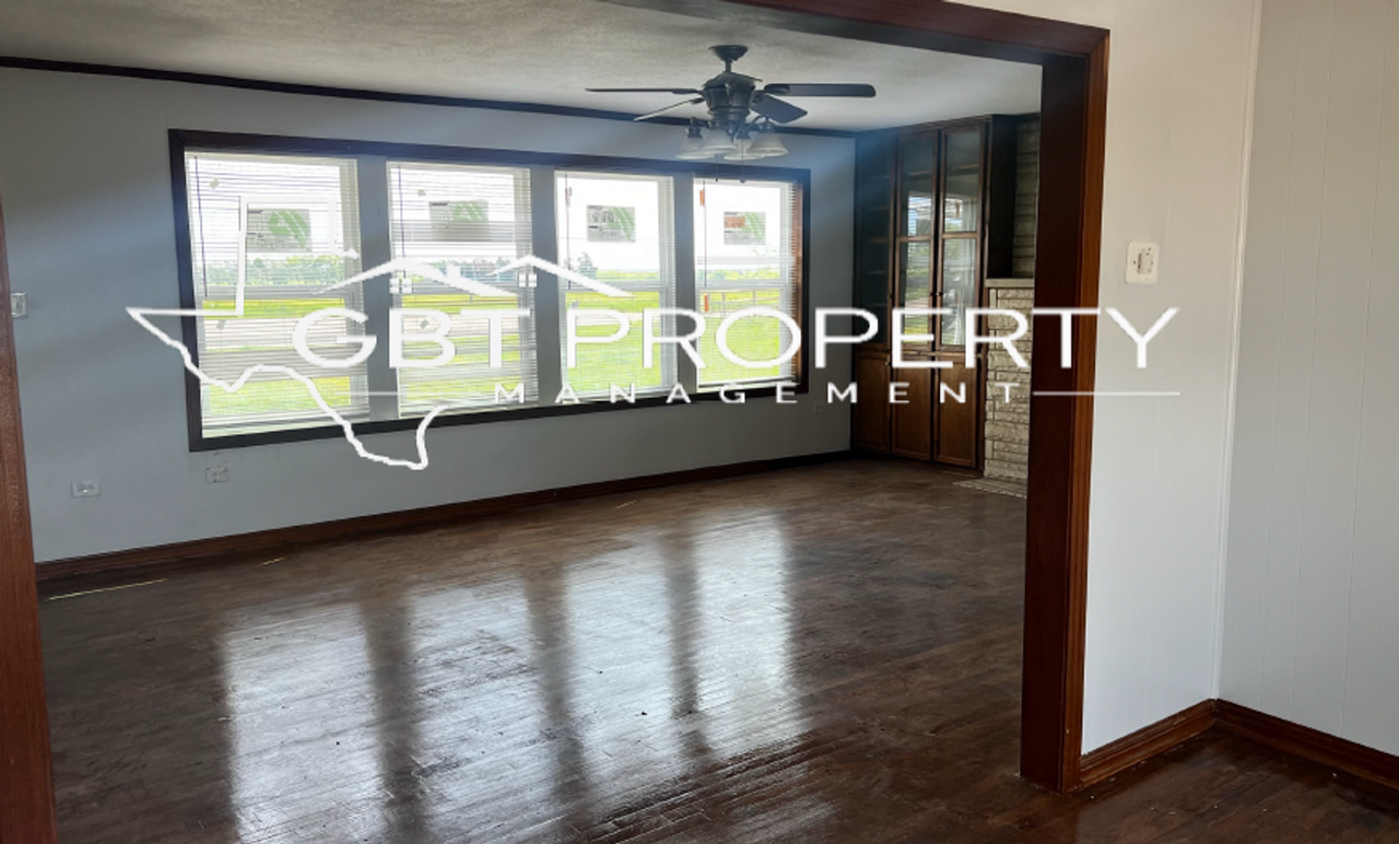 2045 Fm 1245 W - Photo 3 of 10