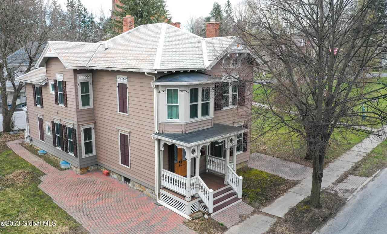 48 Salem St - Photo 2 of 50